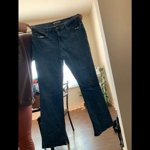 LEVI’S BOOTCUT JEANS
